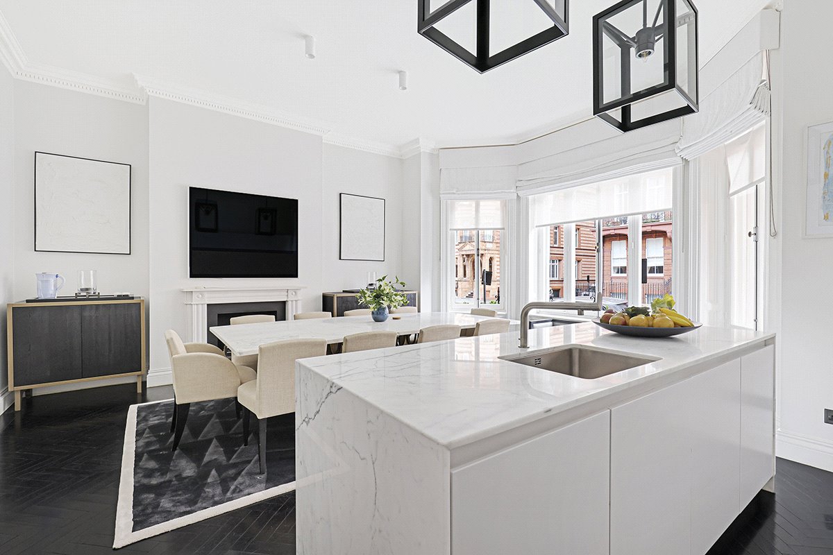 3 bedroom flat, Pont Street, Knightsbridge SW1X - Available