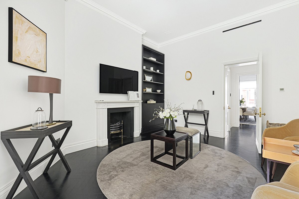 3 bedroom flat, Pont Street, Knightsbridge SW1X - Available