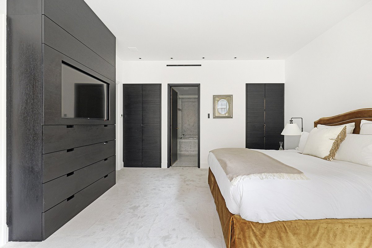 3 bedroom flat, Pont Street, Knightsbridge SW1X - Available