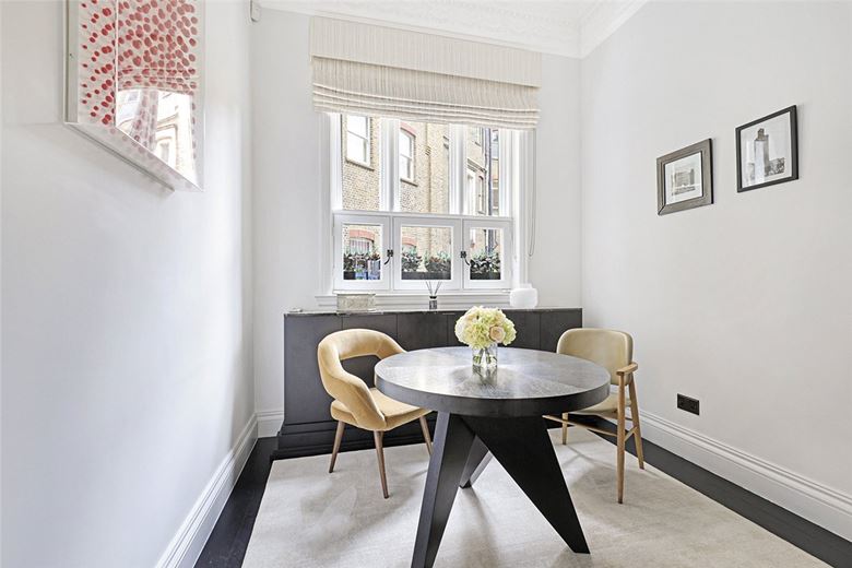 3 bedroom flat, Pont Street, Knightsbridge SW1X - Available