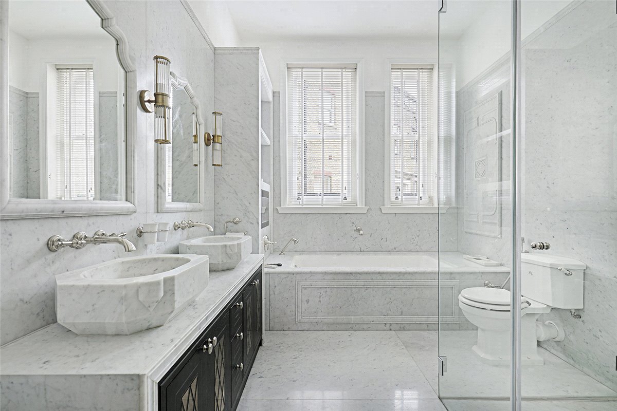 3 bedroom flat, Pont Street, Knightsbridge SW1X - Available