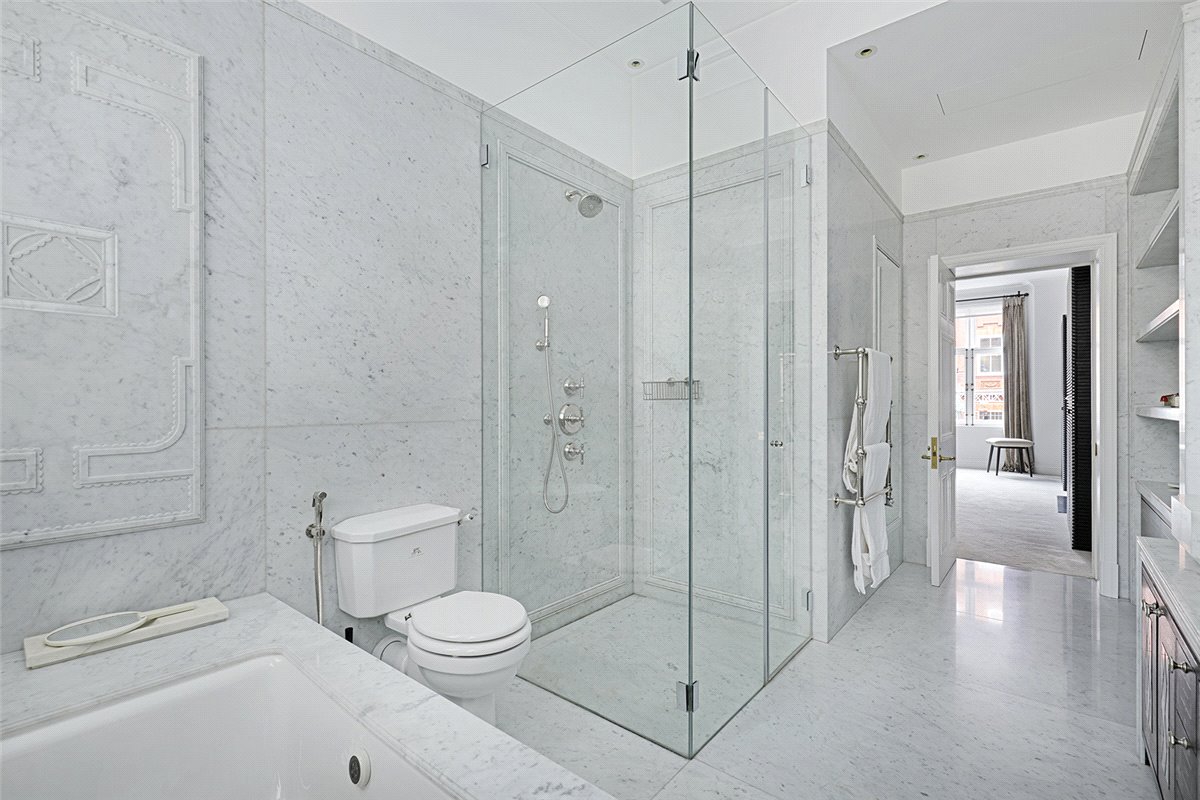 3 bedroom flat, Pont Street, Knightsbridge SW1X - Available