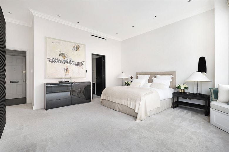 3 bedroom flat, Pont Street, Knightsbridge SW1X - Available