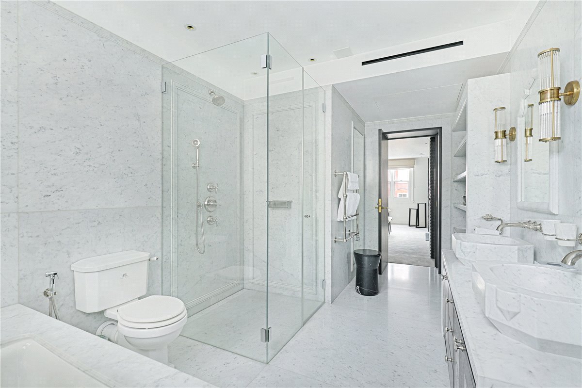 3 bedroom flat, Pont Street, Knightsbridge SW1X - Available