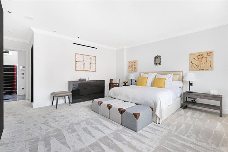 3 bedroom flat, Pont Street, Knightsbridge SW1X - Available