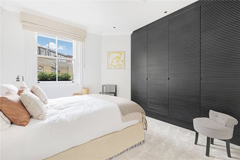 3 bedroom flat, Pont Street, Knightsbridge SW1X - Available