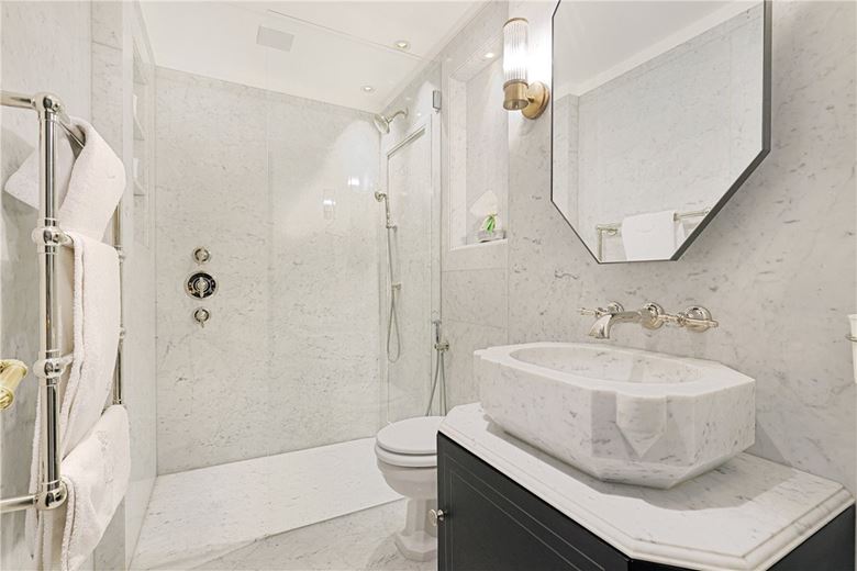 3 bedroom flat, Pont Street, Knightsbridge SW1X - Available