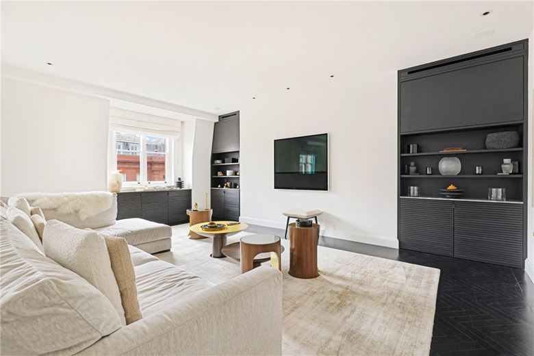 3 bedroom flat, Pont Street, Knightsbridge SW1X - Available