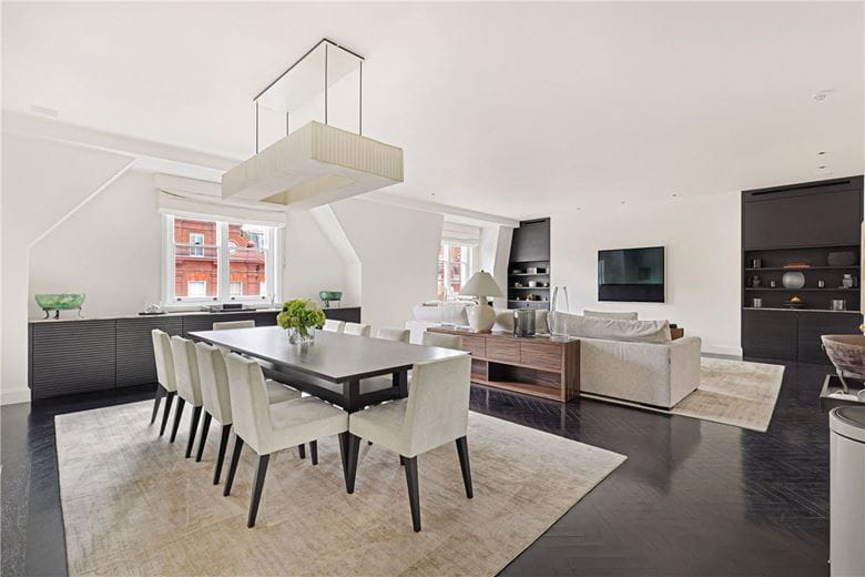 3 bedroom flat, Pont Street, Knightsbridge SW1X - Available