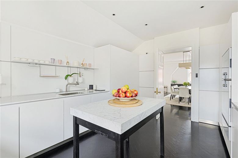 3 bedroom flat, Pont Street, Knightsbridge SW1X - Available