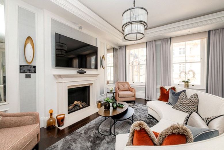 2 bedroom flat, Prince of Wales Terrace, Kensington W8 - Available