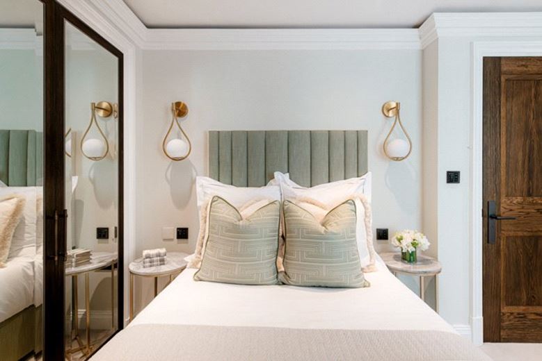 2 bedroom flat, Prince of Wales Terrace, Kensington W8 - Available