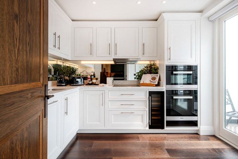 2 bedroom flat, Prince of Wales Terrace, Kensington W8 - Available