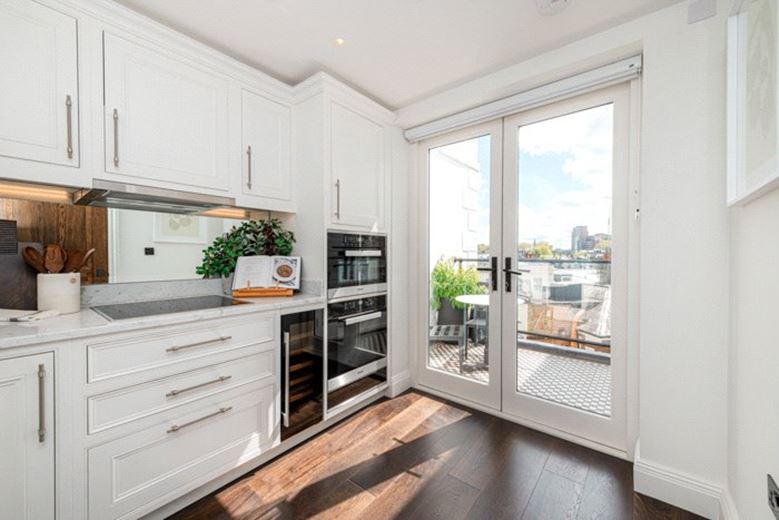 2 bedroom flat, Prince of Wales Terrace, Kensington W8 - Available