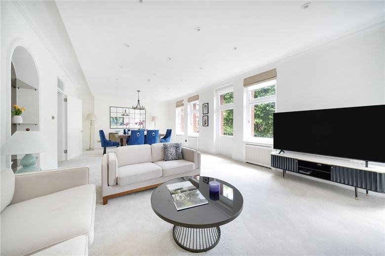 3 bedroom flat, Iverna Court, Kensington W8 - Available