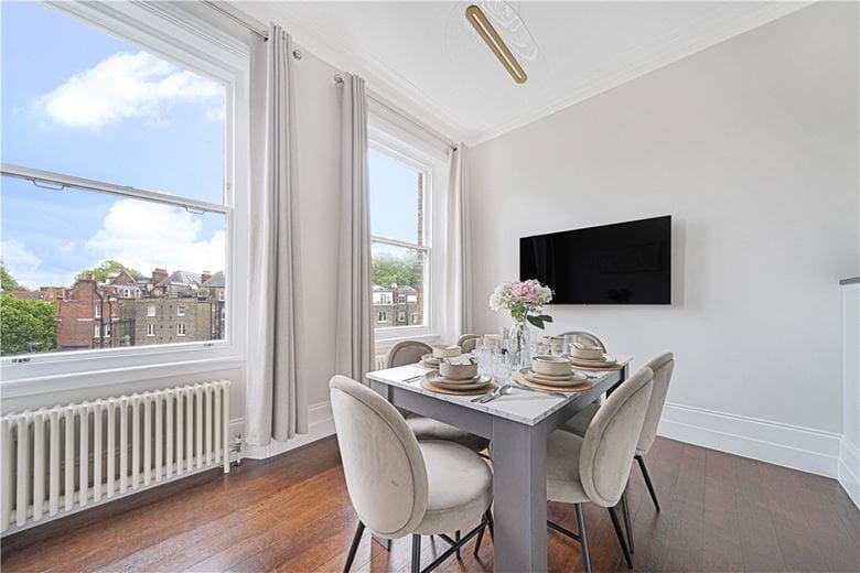 3 bedroom flat, Barkston Gardens, Earls Court SW5 - Available