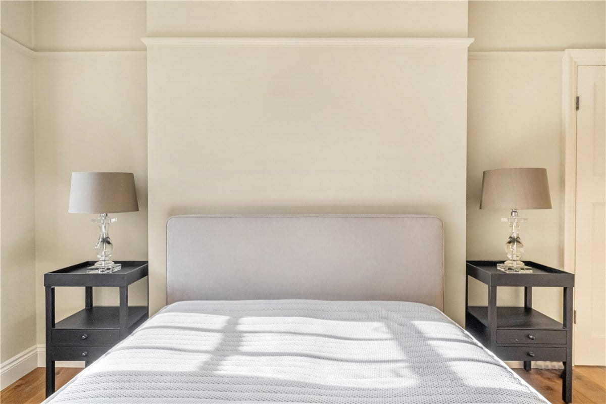 1 bedroom flat, Mallord Street, Chelsea SW3 - Available