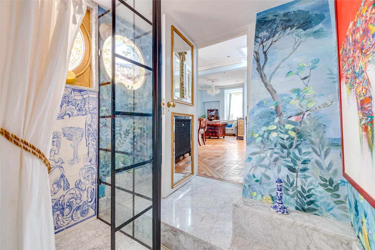 1 bedroom flat, Sloane Gardens, Chelsea SW1W - Available