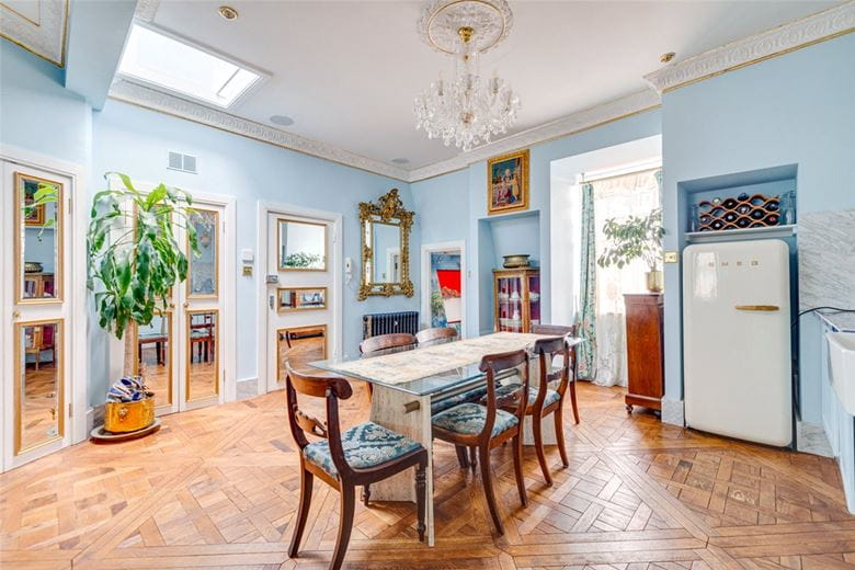 1 bedroom flat, Sloane Gardens, Chelsea SW1W - Available