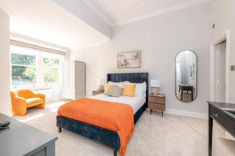 2 bedroom flat, Lexham Gardens, Kensington W8 - Available