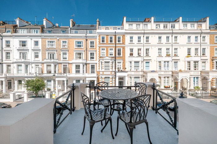 2 bedroom flat, Lexham Gardens, Kensington W8 - Available