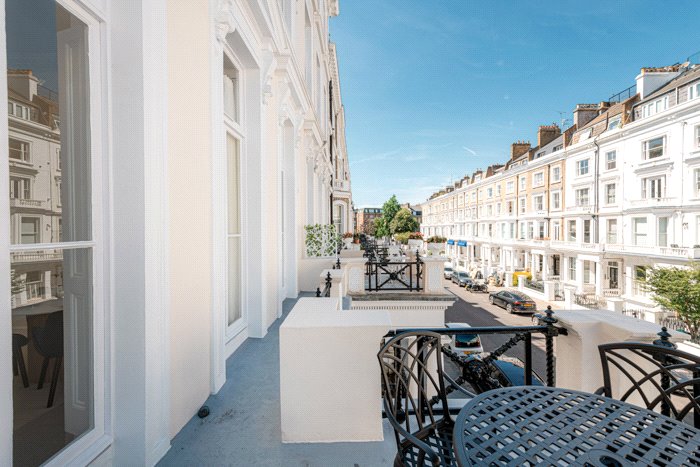 2 bedroom flat, Lexham Gardens, Kensington W8 - Available
