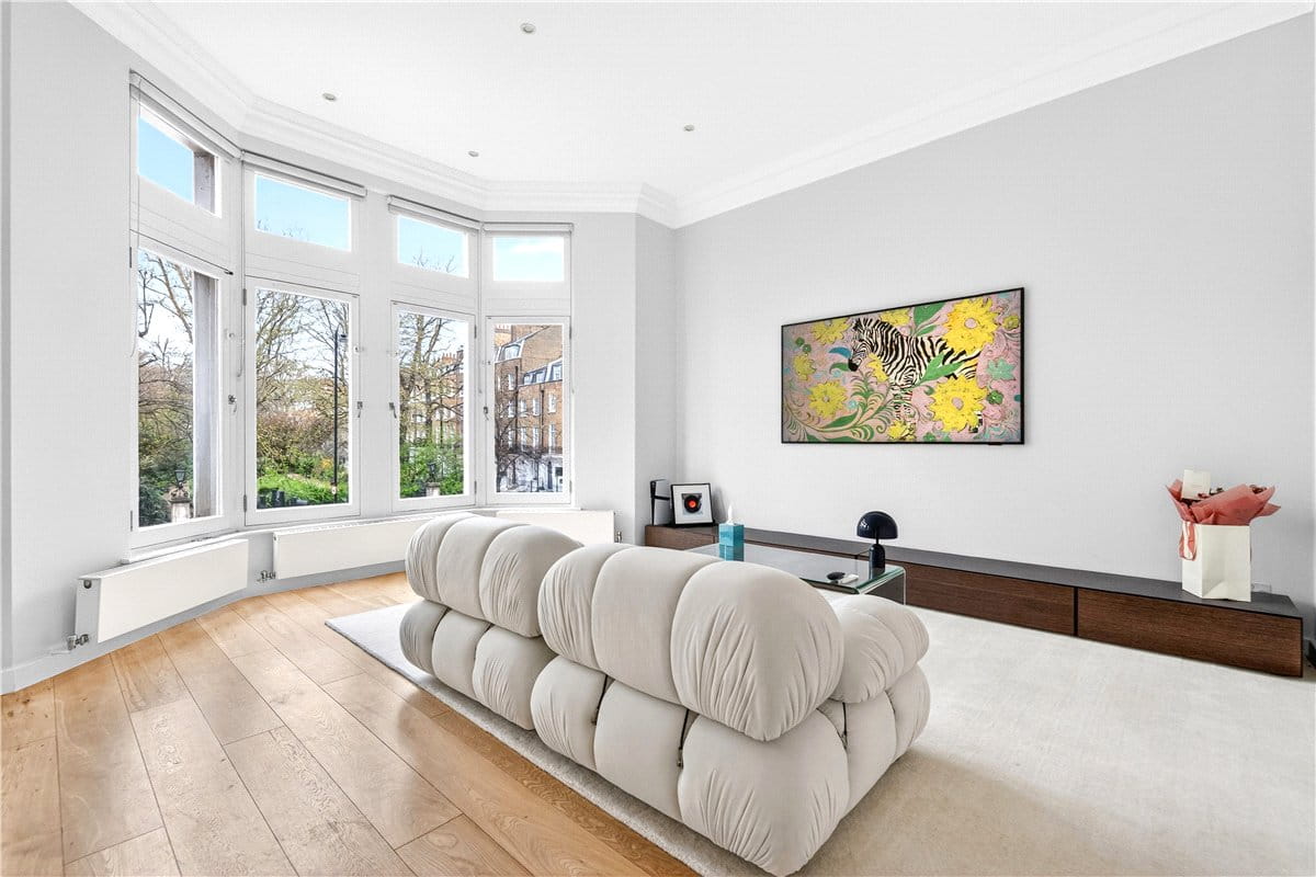 1 bedroom flat, Brompton Road, Knightsbridge SW3 - Available