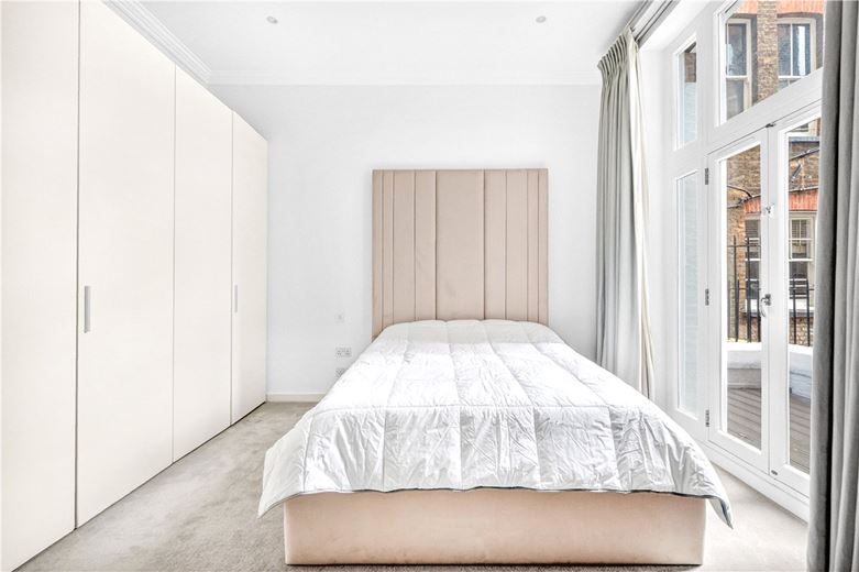 1 bedroom flat, Brompton Road, Knightsbridge SW3 - Available