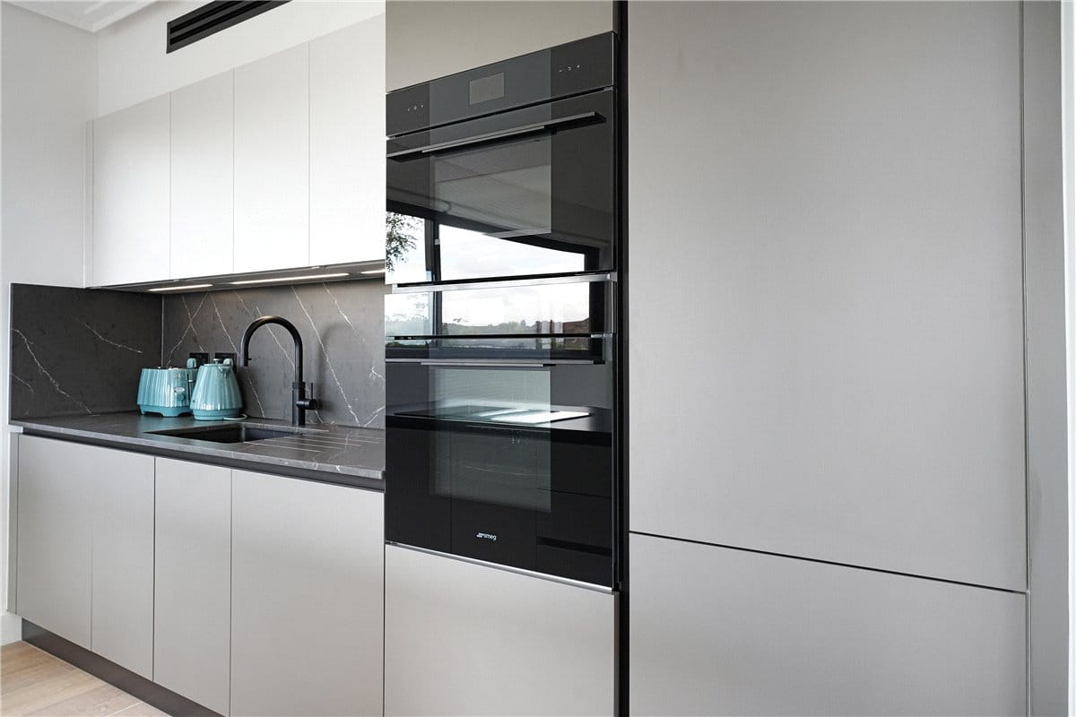 3 bedroom flat, Brewster Gardens, North Kensington W10 - Available