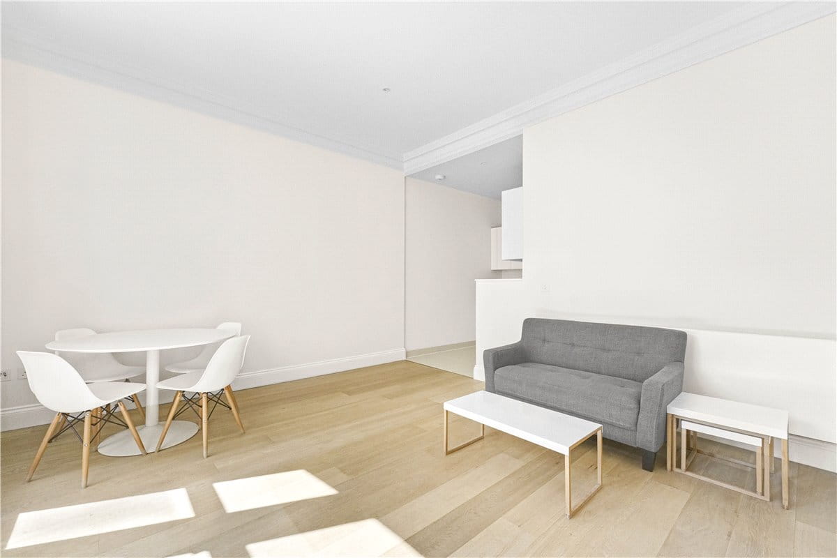1 bedroom flat, Egerton Gardens Mews, Knightsbridge SW3 - Available