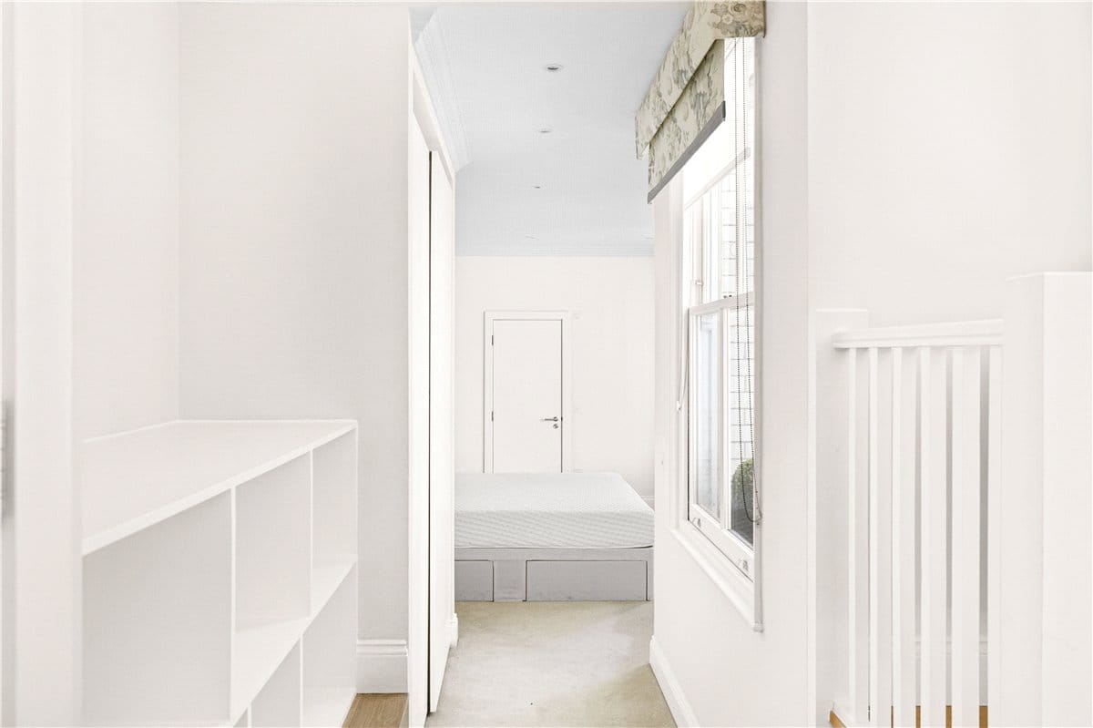 1 bedroom flat, Egerton Gardens Mews, Knightsbridge SW3 - Available