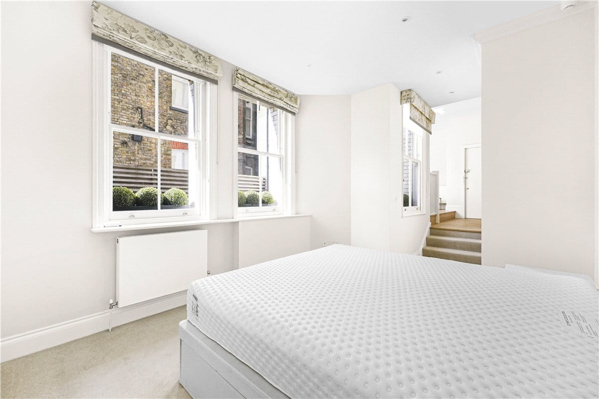 1 bedroom flat, Egerton Gardens Mews, Knightsbridge SW3 - Available
