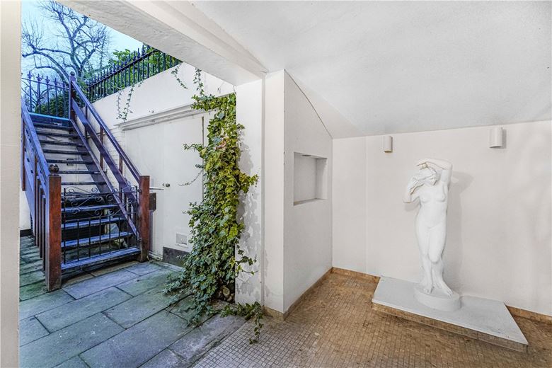 3 bedroom flat, Holland Park, London W11 - Available