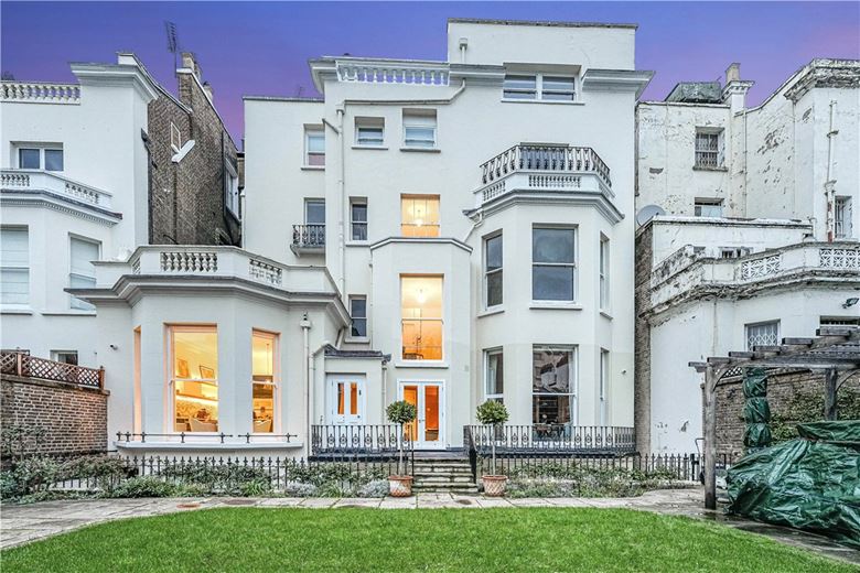 3 bedroom flat, Holland Park, London W11 - Available