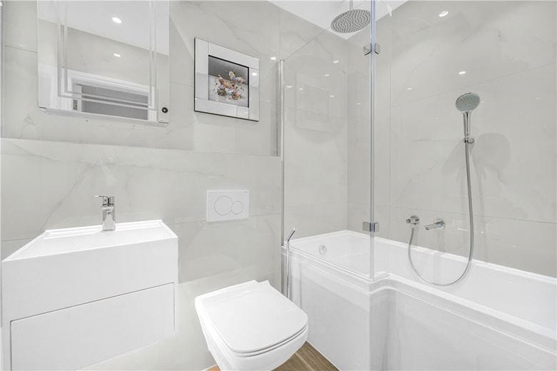 3 bedroom flat, Holland Park, London W11 - Available