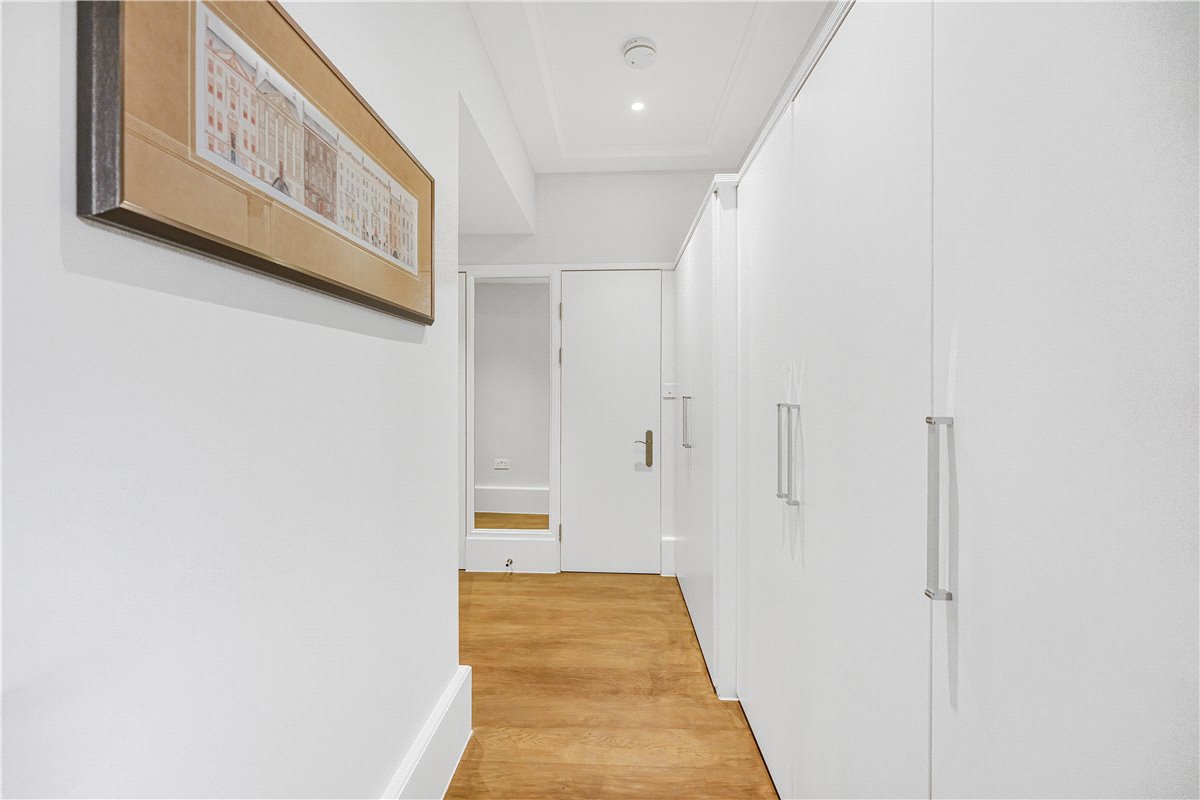 3 bedroom flat, Holland Park, London W11 - Available