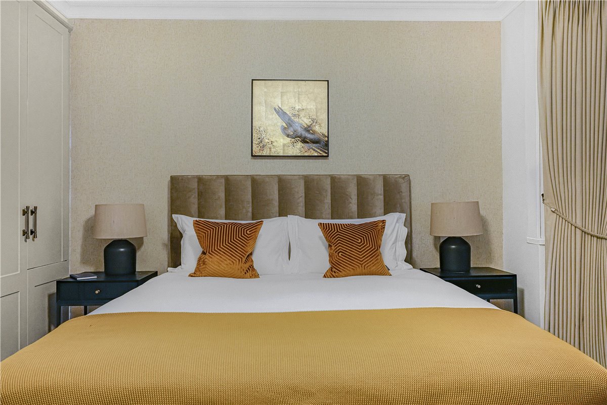 3 bedroom flat, Holland Park, London W11 - Available