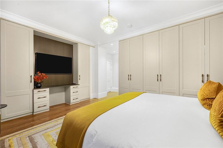 3 bedroom flat, Holland Park, London W11 - Available