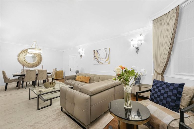 3 bedroom flat, Holland Park, London W11 - Available