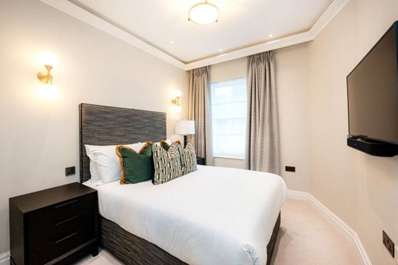 2 bedroom flat, Prince Of Wales Terrace, Kensington W8 - Available