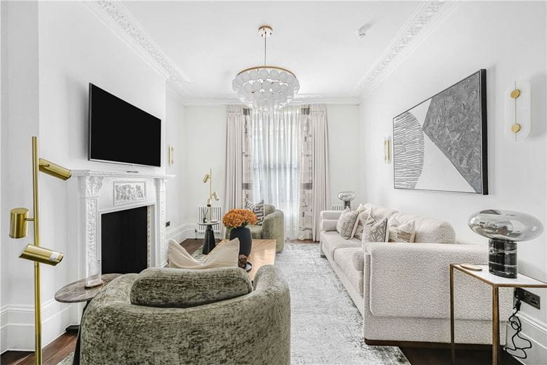 5 bedroom house, Oakley Street, Chelsea SW3 - Available