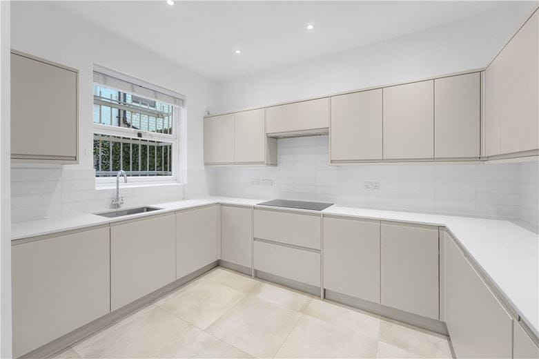 3 bedroom flat, Egerton Gardens, Knightsbridge SW3 - Available