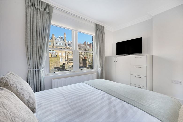 4 bedroom flat, Beaufort Gardens, Knightsbridge SW3 - Available