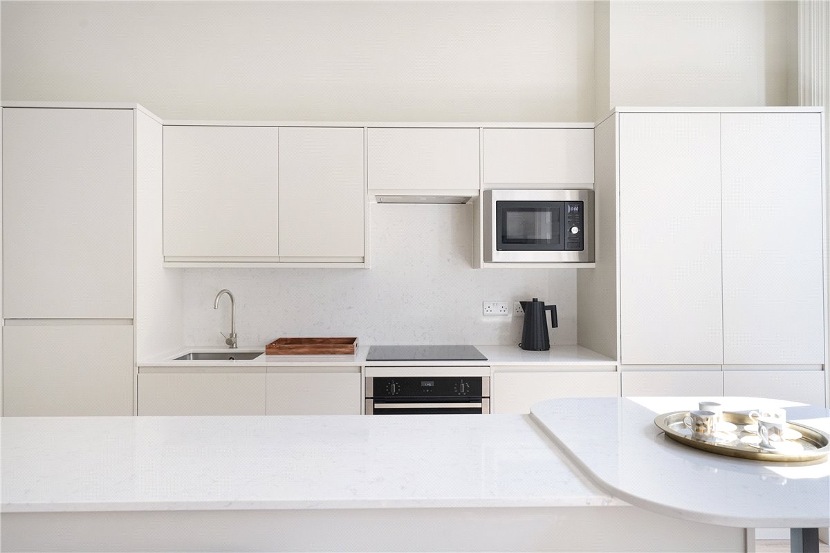 4 bedroom flat, Beaufort Gardens, Knightsbridge SW3 - Available