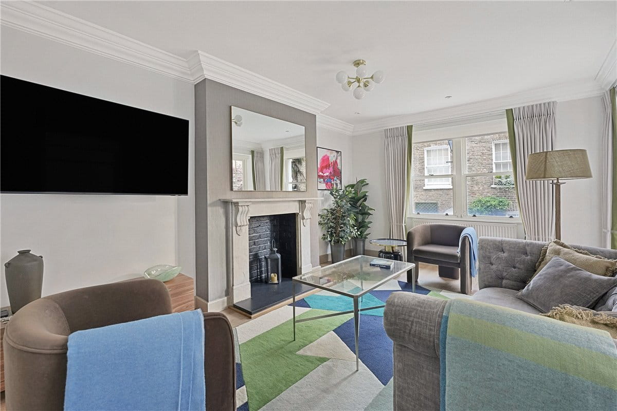 2 bedroom flat, Beaufort Gardens, Knightsbridge SW3 - Available