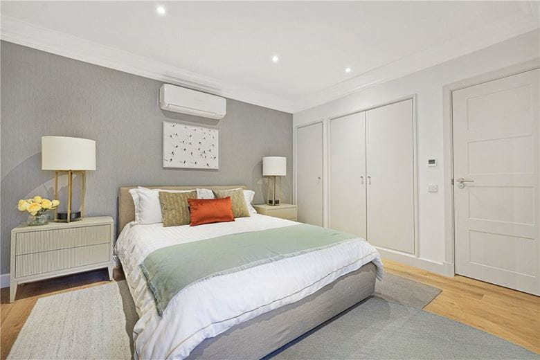 2 bedroom flat, Beaufort Gardens, Knightsbridge SW3 - Available