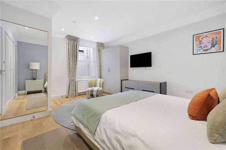 2 bedroom flat, Beaufort Gardens, Knightsbridge SW3 - Available