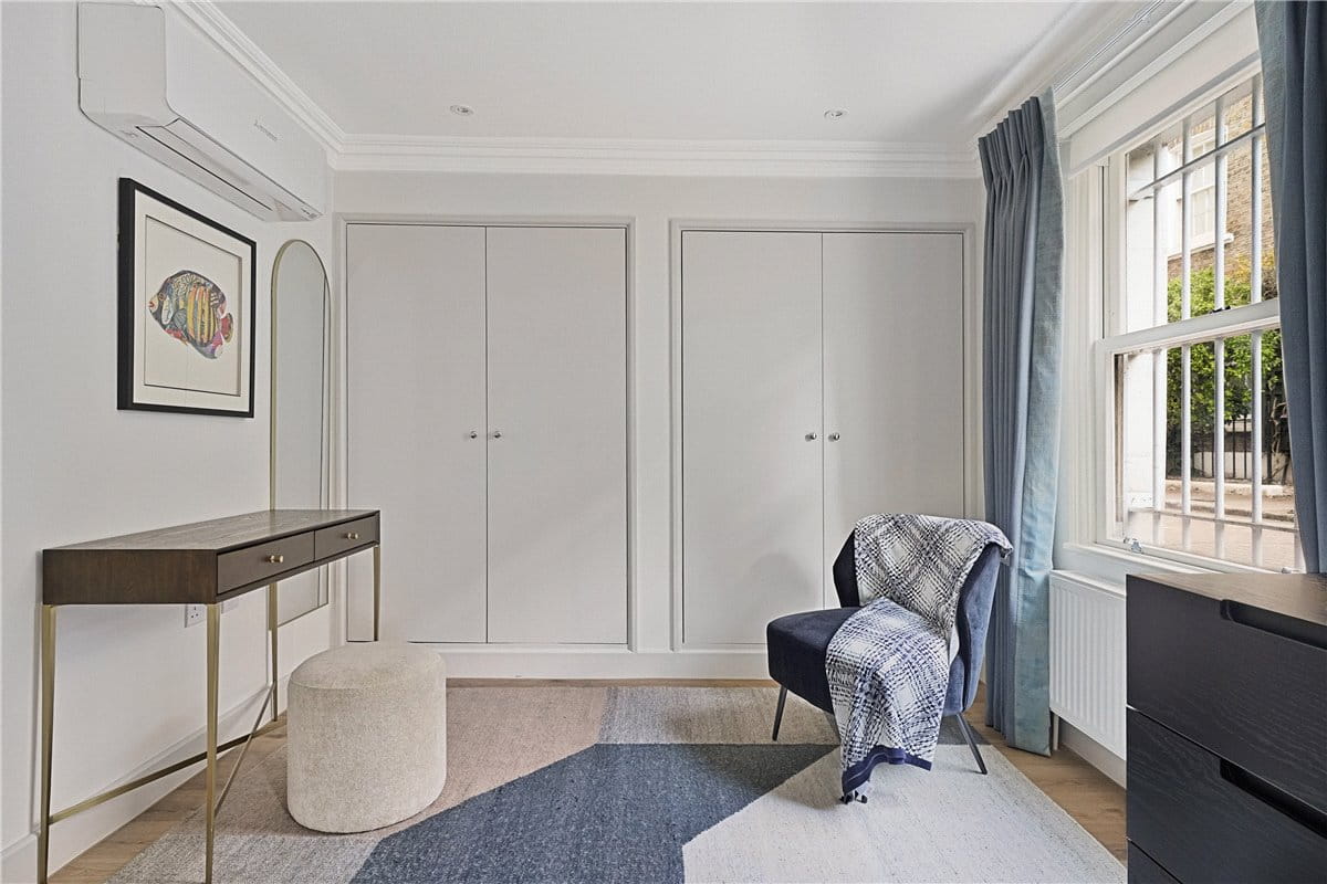 2 bedroom flat, Beaufort Gardens, Knightsbridge SW3 - Available