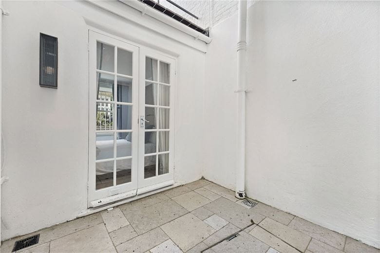 2 bedroom flat, Beaufort Gardens, Knightsbridge SW3 - Available