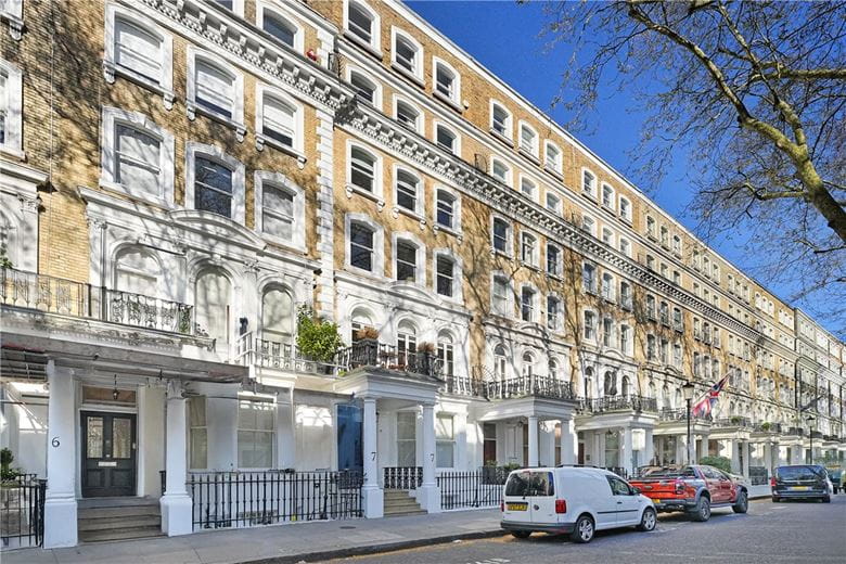 2 bedroom flat, Beaufort Gardens, Knightsbridge SW3 - Available